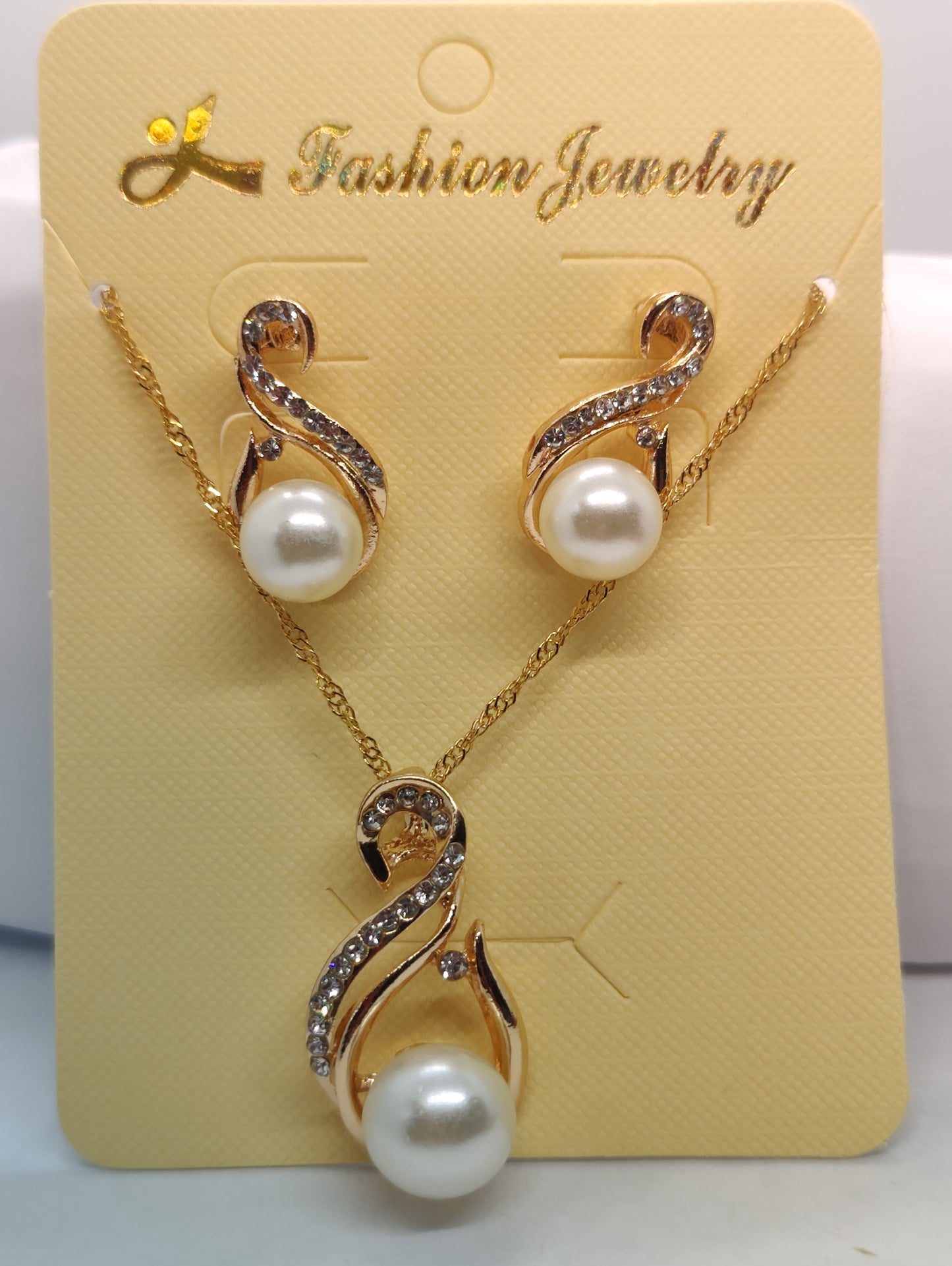 Faux Pearl necklace and earrings set white on gold color fashion jewelry