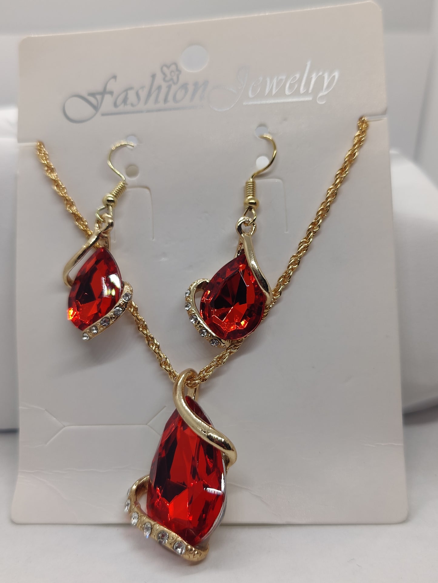 Red Drops in golden color glass necklace and earrings set