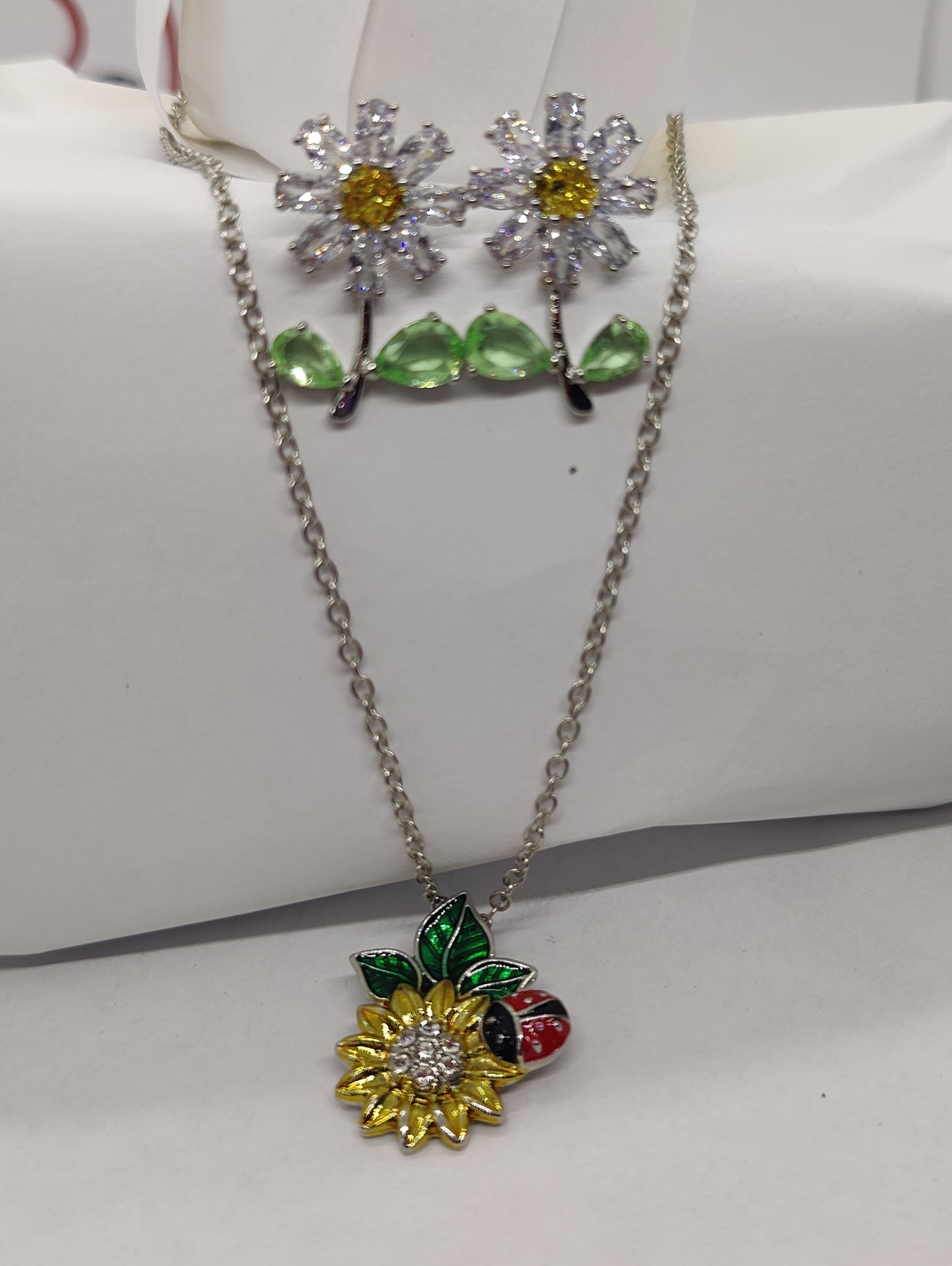 Daisy earrings and Sunflower Necklace set