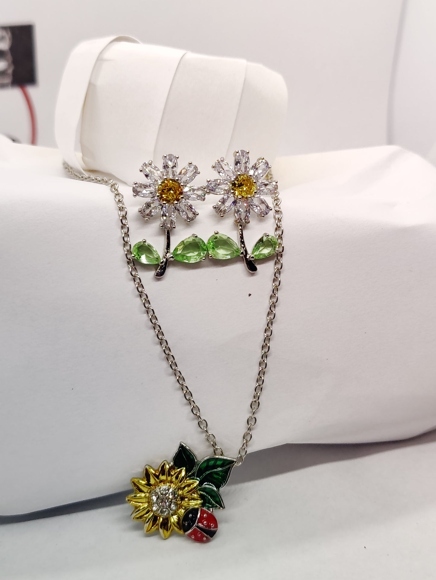 Daisy earrings and Sunflower Necklace set